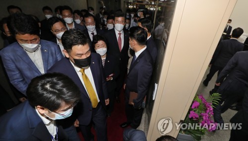 윤미향법·금태섭법…통합 '저격법' 발의 릴레이