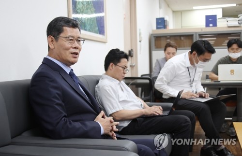 김연철 통일장관 "남북관계 악화 책임지고 물러난다"(종합2보)