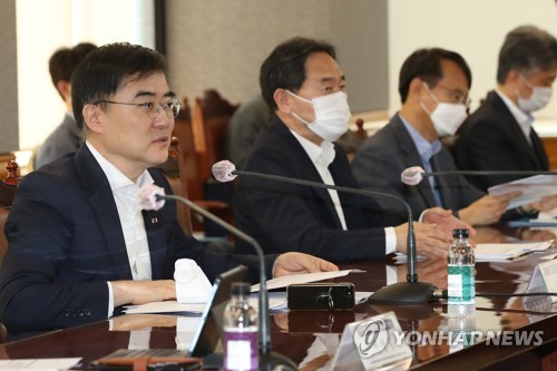 금융위 "은행권, 코로나 장기화 대비 손실흡수능력 확충해야"