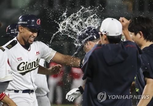 '공격형 포수' 따로 있었네…롯데 김준태, 끝내기 안타 폭발