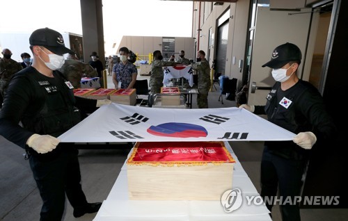 6·25 국군유해 147구 70년만에 조국으로…북한→하와이→한국(종합)