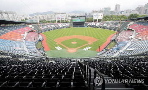 [프로야구전망대] 시즌 첫 낙동강 더비…'절친' 이동욱·허문회 창원서 지략대결