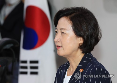 추미애 "지휘 무력화 시도에 좌절감…꺾이지 않겠다"
