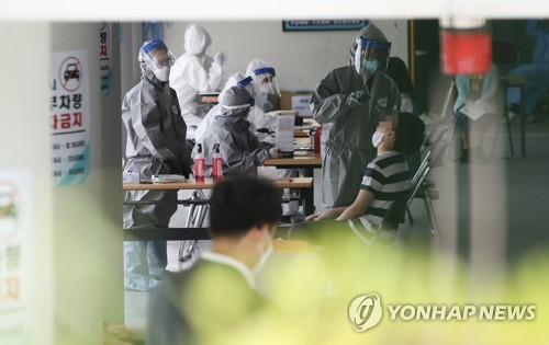 꼬리 무는 서울 집단감염…확진자 누계 오늘 1300명 넘을 듯