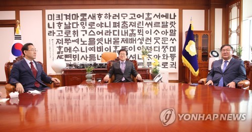 주호영 '후반기 법사위' 요구…박의장 '후반기 집권당' 제안(종합)