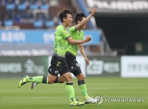 '올해는 빛나리!'…전북에서 8년 버틴 '근성의 윙어' 한교원