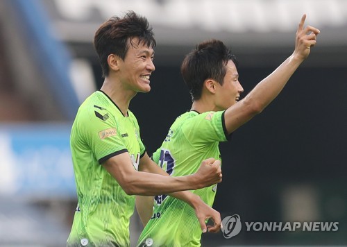 '올해는 빛나리!'…전북에서 8년 버틴 '근성의 윙어' 한교원