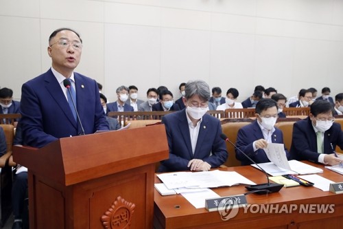 홍남기 "집값 불안 예의 관찰…필요시 언제든 대책 검토"