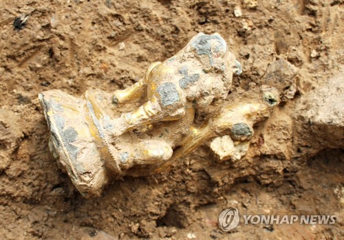 삼척 흥전리사지서 높이 6.2㎝ 금동사자상 출토