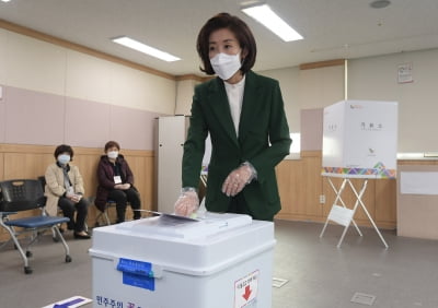 서울대, 나경원 아들 연구발표문 1저자 등재 '문제없음' 결론