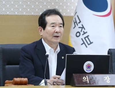 정 총리 "일상으로의 걸음 멈출 수 없어"…경제활동 회복 의지