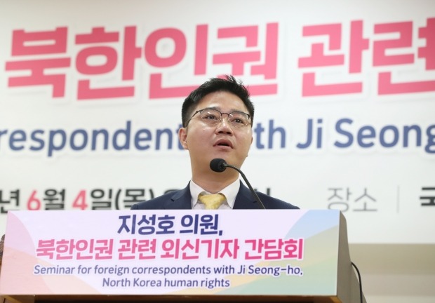 북한 인권 외신기자회견 하는 통합당 지성호 의원/ 사진=연합뉴스