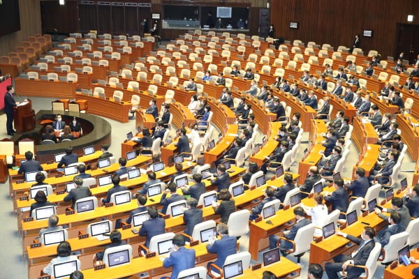 미래통합당 김성원 원내수석부대표가 12일 국회 본회의에서 의사진행발언을 하고 있다. 사진=연합뉴스