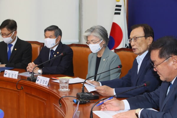 당정 긴급회의 "北위협 용납 못해…대화 끈은 놓지 말아야"