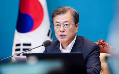 [속보] 문 대통령 "日수출규제, 전화위복으로 '강한 경제' 길 열었다"