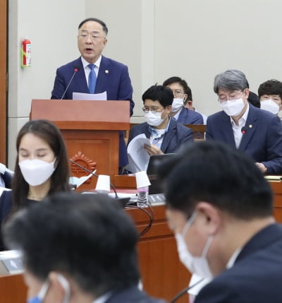 홍남기 "집값 불안 주시…필요하다면 언제든 대책 검토"