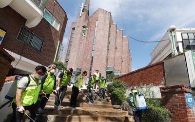 코로나 재확산 매개된 교회 모임…현장 예배도 '빨간불'