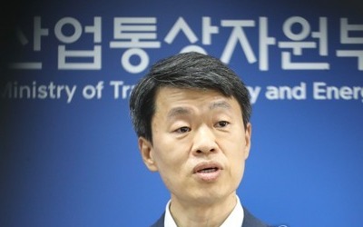 日 "왼손으로 때리며 오른손 악수"…한일정책대화 중단 가능성