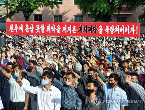 북한신문 "전단, 총포격도발보다 엄중…북남관계 총파탄될 수도"