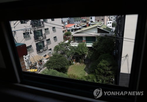 마포 쉼터서 수사관 연락처 적힌 쪽지…검찰 "고인 조사 안했다"