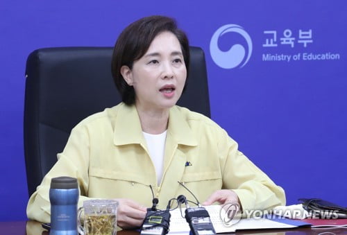 유은혜 "보건교사 의견 토대로 학교 현장 신속 지원"(종합)