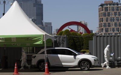 서울 확진자 느는데 드라이브스루는 운영 축소…주말엔 문닫아