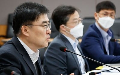 금융위 "금융시장-실물경제 괴리 줄일 것…중기 지원 강화"