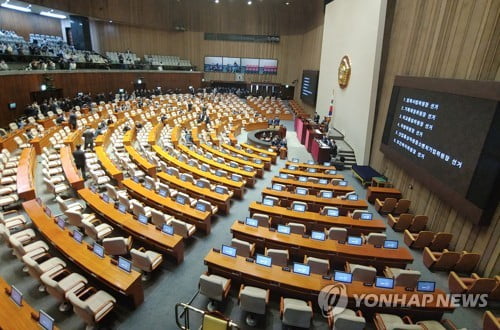 원구성 기로…與 "초당적 복귀" vs 野 "법사위 넘겨라"