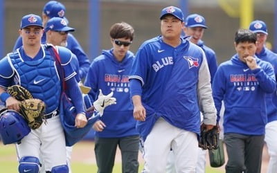 류현진 뛸 곳, 여전히 불확실 "미국-캐나다 이동방안 논의 못해"