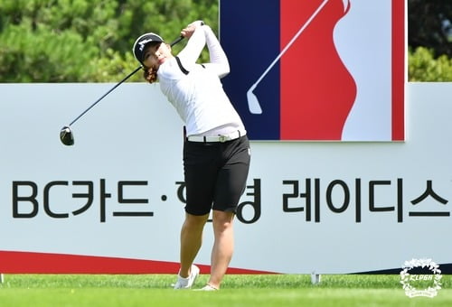 '준우승 전문' 김지영, KLPGA 투어 3년 만에 우승…개인 2승째