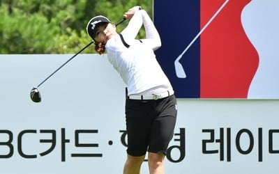 '준우승 전문' 김지영, KLPGA 투어 3년 만에 우승…개인 2승째