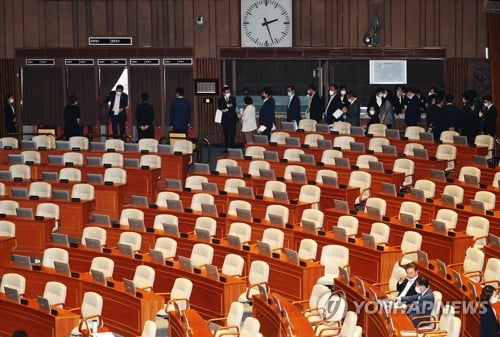 '운전석' 석권한 거대여당…상임위 선출부터 일사천리