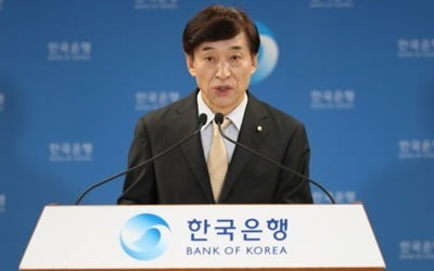 한은총재 "코로나 소나기 아닌 장마…전방위지원 계속 가능한가"