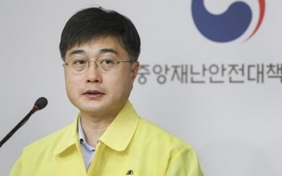 "현 의료체계로 감당 가능…거리두기 상향 검토 단계 아냐"