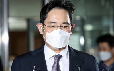 [속보] 법원, 이재용 구속영장 기각…삼성 최악은 면해