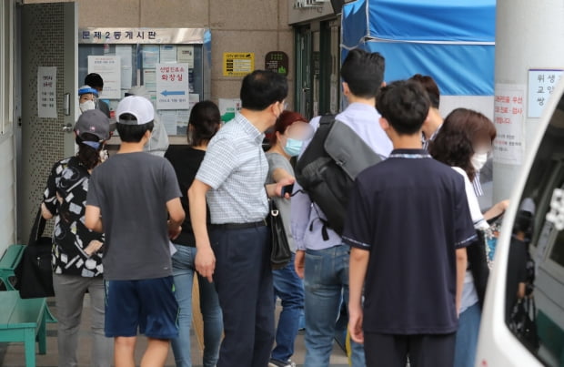 도봉구 성심데이케어센터서 ‘집단감염’... 분주한 도봉보건소. 사진=뉴스1