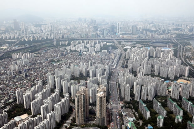 서울 송파구 잠실동과 강남구 삼성동, 대치동 아파트 전경. 뉴스1