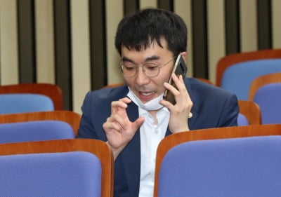 경찰, '성인 팟캐스트 출연' 고발당한 김남국 의원 무혐의 결론