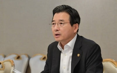 '배추 국장' 부활?…김용범 "소·돼지고기 가격 급등 살펴볼 것"