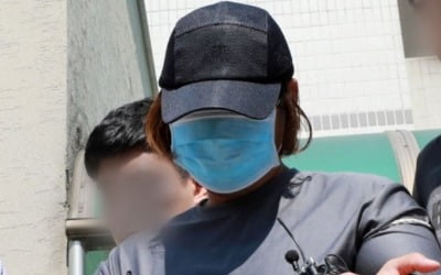 손발 묶고 목검 폭행…5세아들 살해 계부 방치한 친모 공판