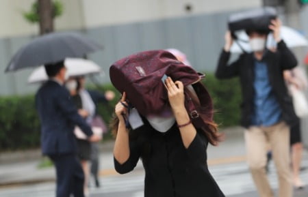 [내일 날씨] 대부분 낮기온 30도 이상…일부 지방엔 비소식