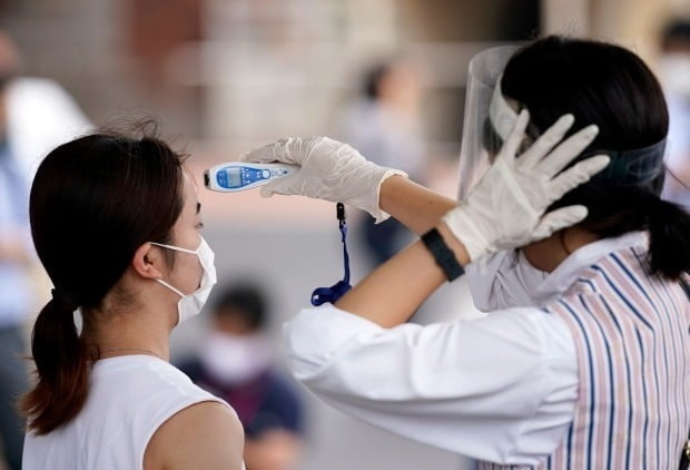 일본 수도 도쿄도(東京都)에서 7일 신종 코로나바이러스 감염증(코로나19) 확진자가 106명 새로 발생했다./사진=EPA