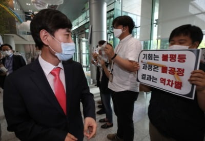 인국공 찾은 하태경 "매출 반토막에 대규모 직고용? 말이 안돼"