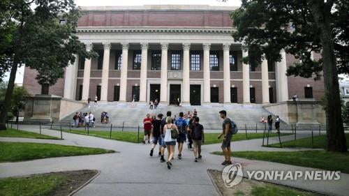 美 "온라인 수업만 듣는 유학생 가을학기 비자 취소…출국하라"