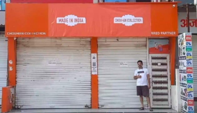 인도 매장에서 간판을 '메이드 인 인디아'로 덮어버린 중국 기업 샤오미. [사진=트위터]