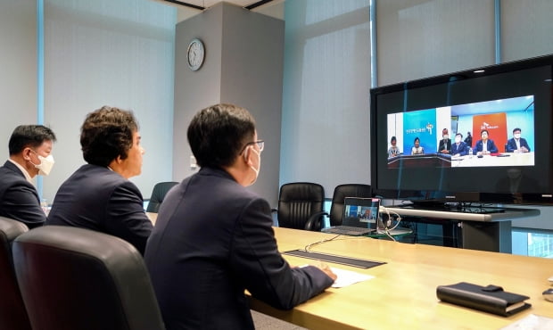 SK텔레콤은 한국장애인고용공단과 'ICT 기반의 장애인 일자리 플랫폼 구축을 위한 업무협약(MOU)'을 체결했다고 12일 밝혔다.