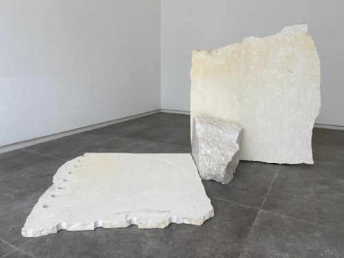 권현빈, 앞으로 밝게 두드리는, limestone, 140 x 125 x 75 cm, 2020.  /P21 제공