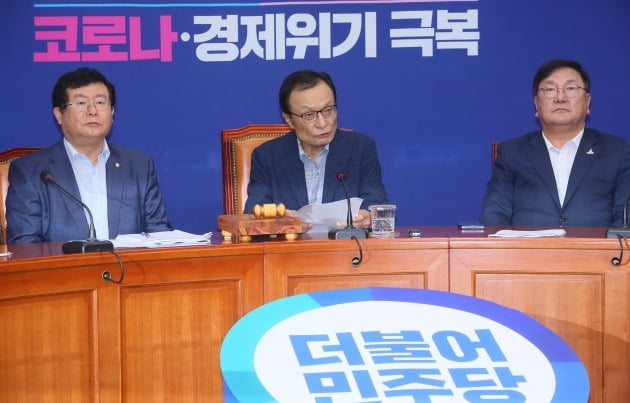 이해찬 더불어민주당 대표가 22일 국회에서 열린 최고위원회의에서 발언하고 있다. 2020.7.22 [사진=연합뉴스]