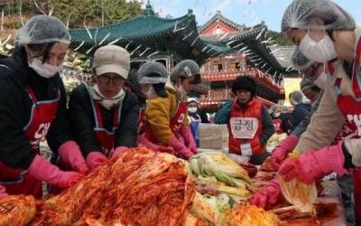 김치 해외서 날개 돋친 듯 팔린다…비결은 현지화·물류망·코로나