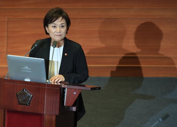 김현미 국토교통부 장관이 23일 국회 본회의에서 진행된 경제에 관한 대정부 질문에 참여했다. 연합뉴스